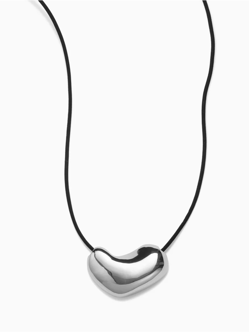 Agmes Sculpted Heart Pendant
